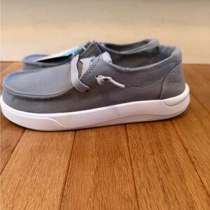 Reef Kids Breakwater Shoes – Boys Size 2 – Gray – Brand New in box